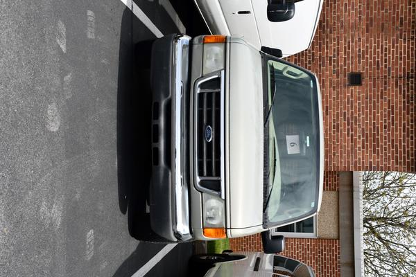 2006 Ford E-150 XLT Van #6